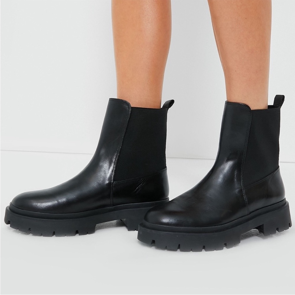 Schutz Billie Casual Elastic Leather Bootie size 9.5 NEW